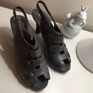 Aerosoles Satisfaxtion Grey Heels Size 8
